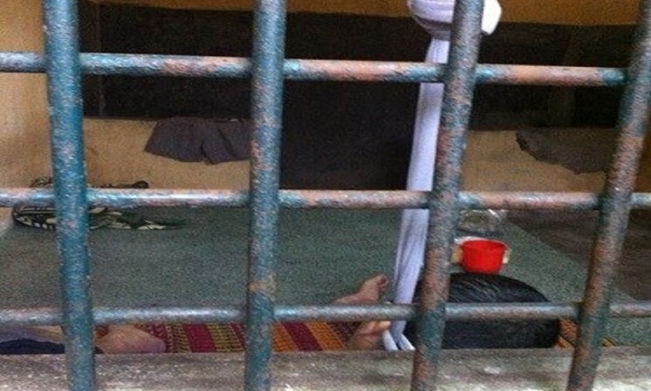 Nghi can trộm cắp tài sản chết trong tư thể treo cổ tại nhà giam